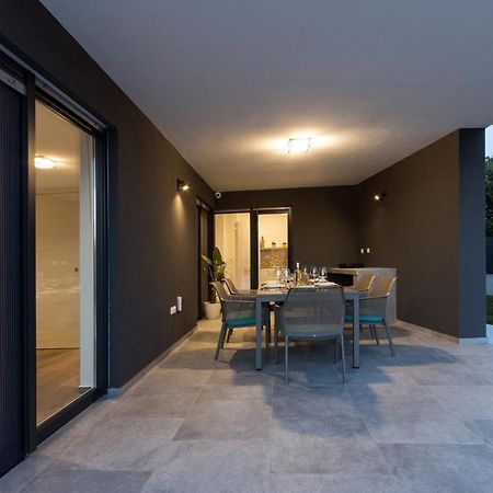 Modern 3-Bedroom Villa With A Private Pool Póla Kültér fotó