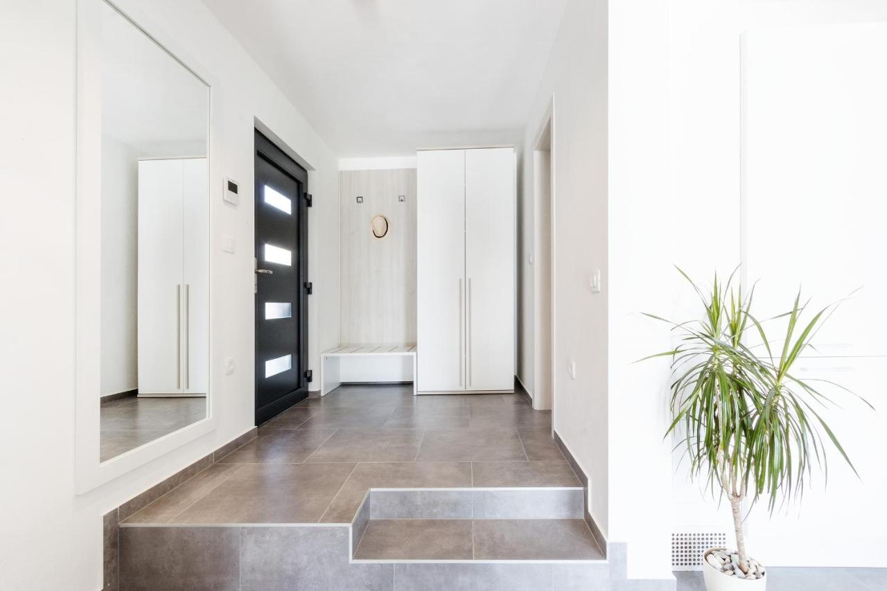 Modern 3-Bedroom Villa With A Private Pool Póla Kültér fotó