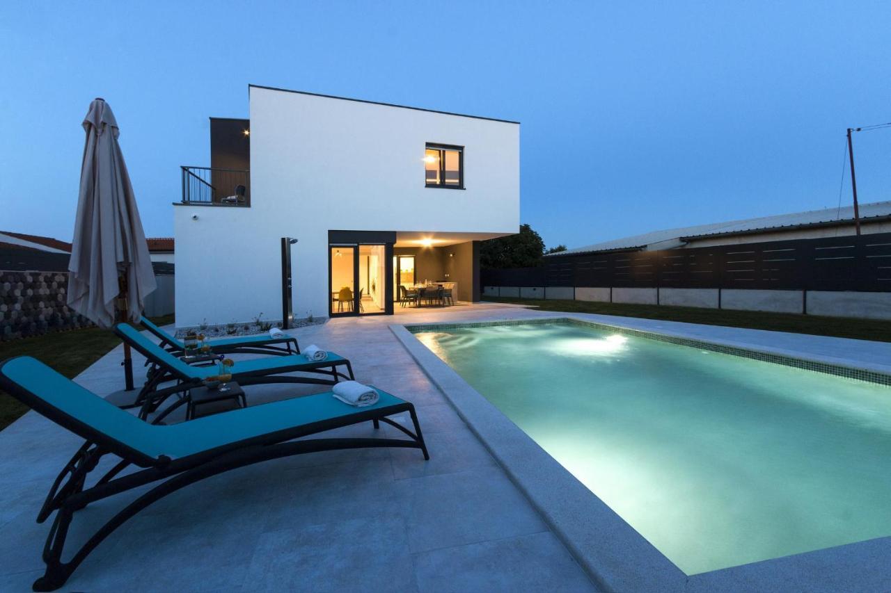 Modern 3-Bedroom Villa With A Private Pool Póla Kültér fotó