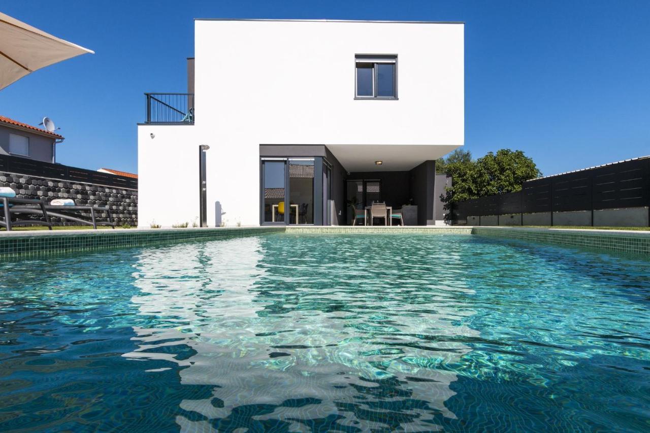 Modern 3-Bedroom Villa With A Private Pool Póla Kültér fotó