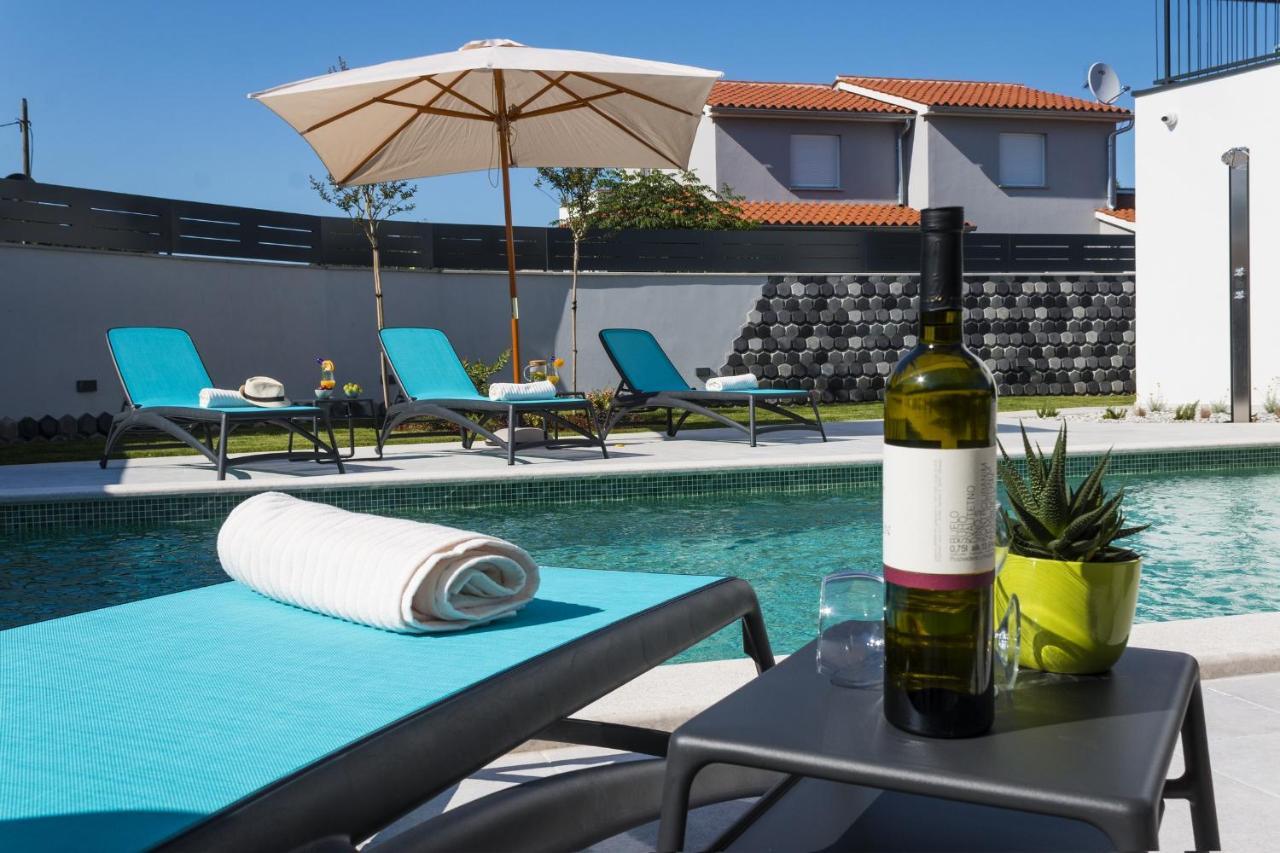 Modern 3-Bedroom Villa With A Private Pool Póla Kültér fotó