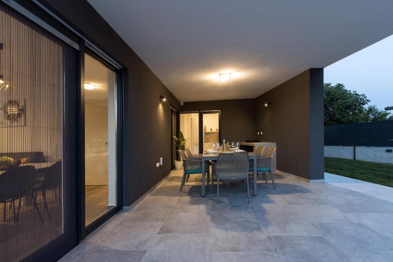Modern 3-Bedroom Villa With A Private Pool Póla Kültér fotó