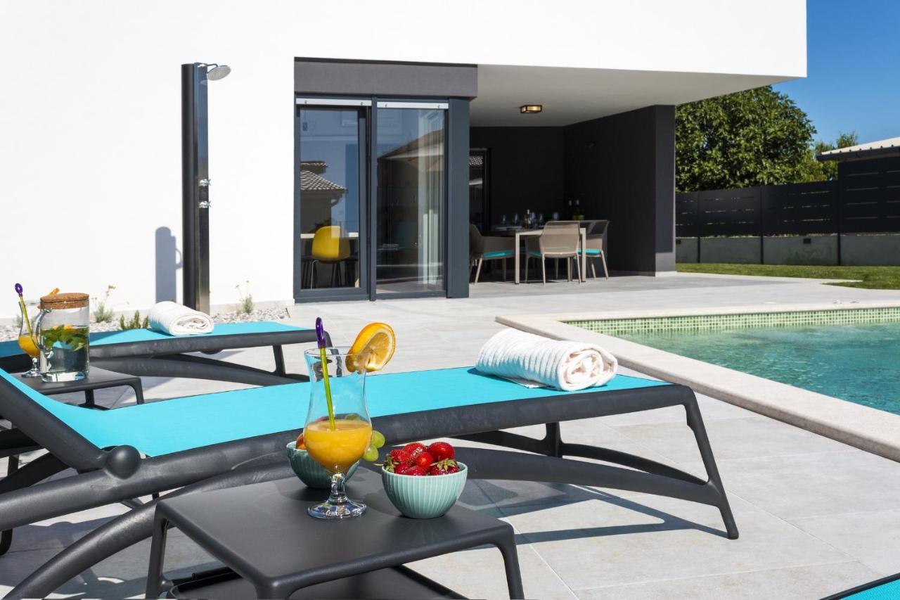 Modern 3-Bedroom Villa With A Private Pool Póla Kültér fotó